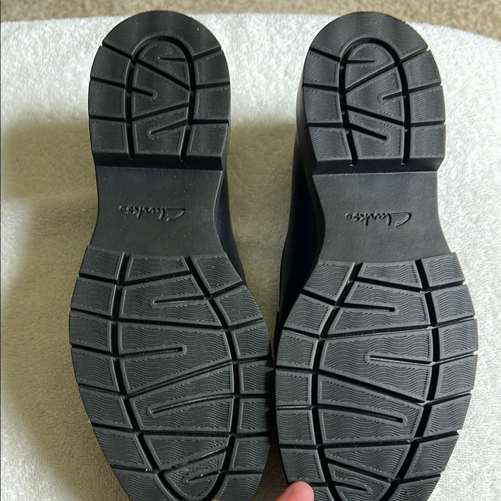 Clarks Women's Black Loafers - Picture 3 of 6